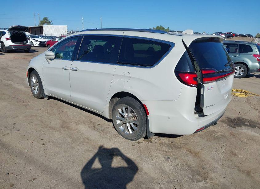 Photo 3 of 2021 Chrysler Pacifica TOURING L (VIN 2C4RC1BG8MR579930)