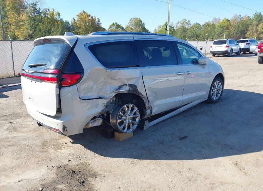 Photo 4 of 2021 Chrysler Pacifica TOURING L (VIN 2C4RC1BG8MR579930)