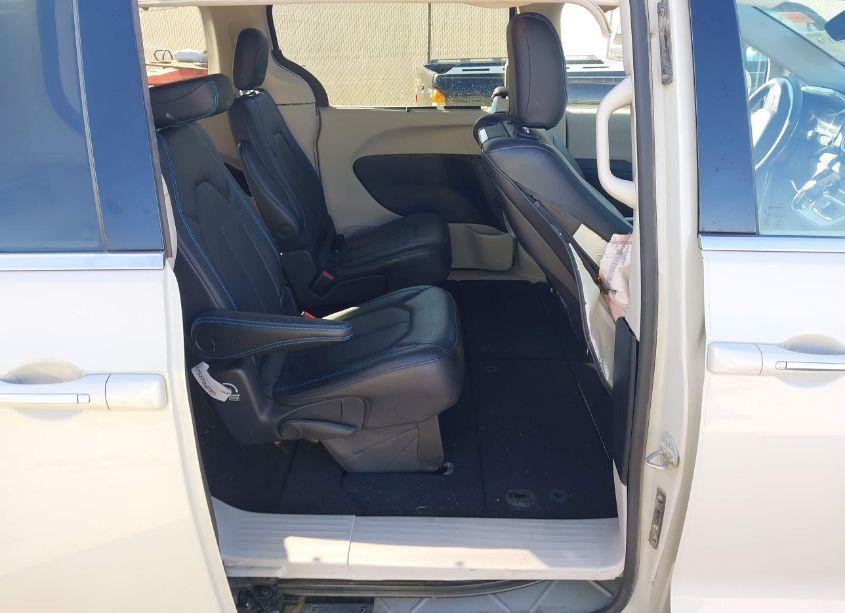 Photo 8 of 2021 Chrysler Pacifica TOURING L (VIN 2C4RC1BG8MR579930)