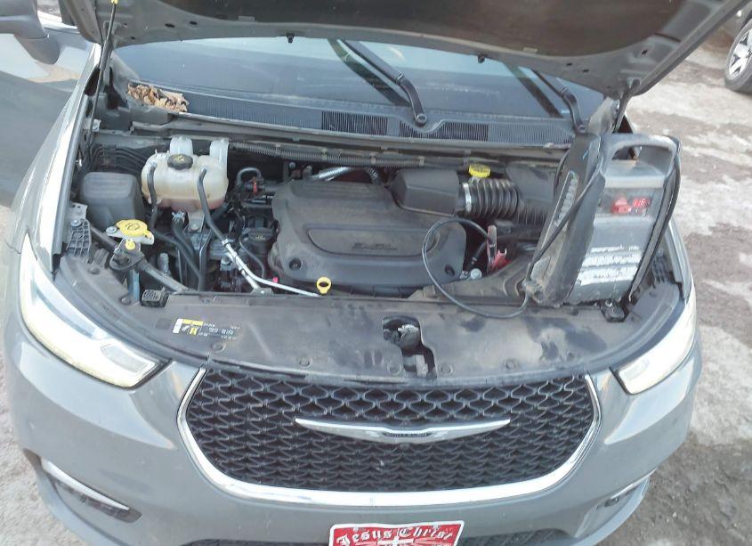 Photo 10 of 2021 Chrysler Pacifica TOURING L (VIN 2C4RC1BG8MR585176)