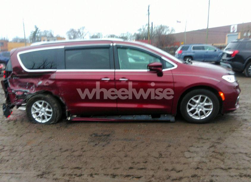 Photo 13 of 2021 Chrysler Pacifica TOURING L (VIN 2C4RC1BG8MR593570)