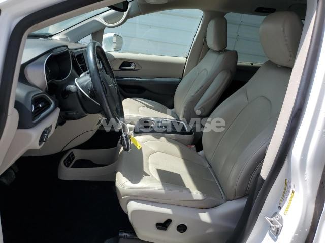 Photo 2 of 2021 CHRYSLER PACIFICA TOURING L (VIN 2C4RC1BG8MR604857)