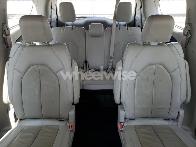 Photo 5 of 2021 CHRYSLER PACIFICA TOURING L (VIN 2C4RC1BG8MR604857)