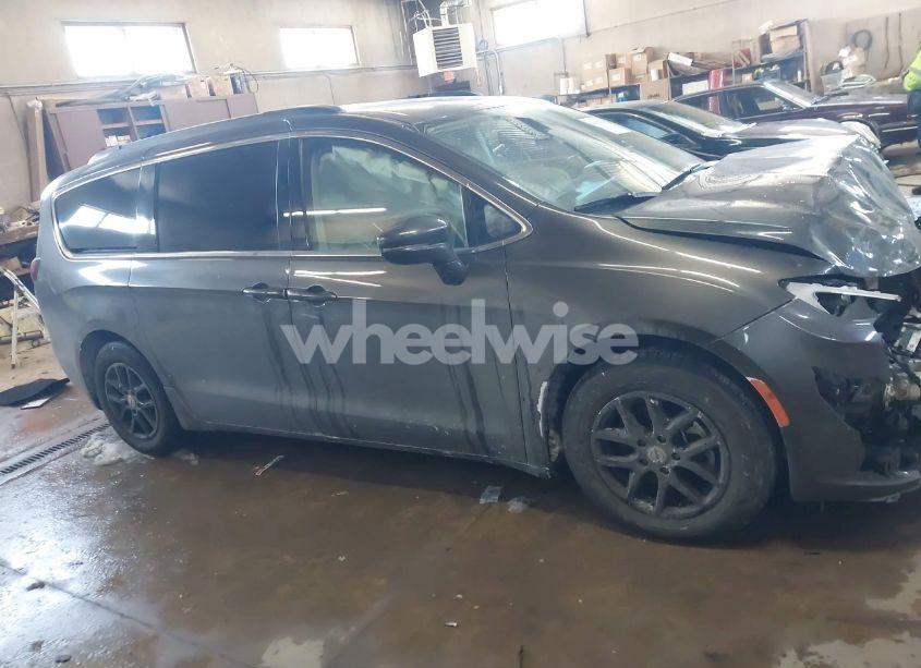 Photo 12 of 2022 Chrysler Pacifica TOURING L (VIN 2C4RC1BG8NR122309)