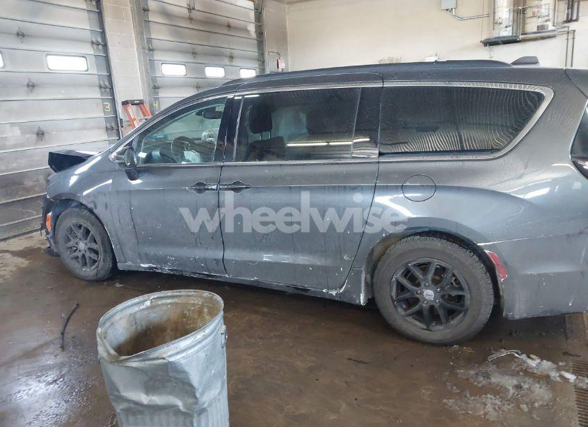 Photo 13 of 2022 Chrysler Pacifica TOURING L (VIN 2C4RC1BG8NR122309)