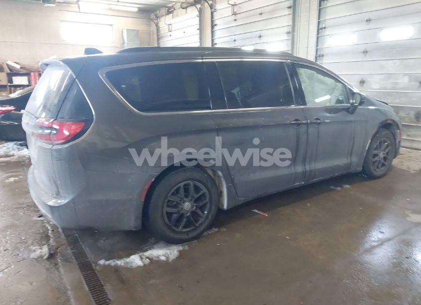 Photo 4 of 2022 Chrysler Pacifica TOURING L (VIN 2C4RC1BG8NR122309)