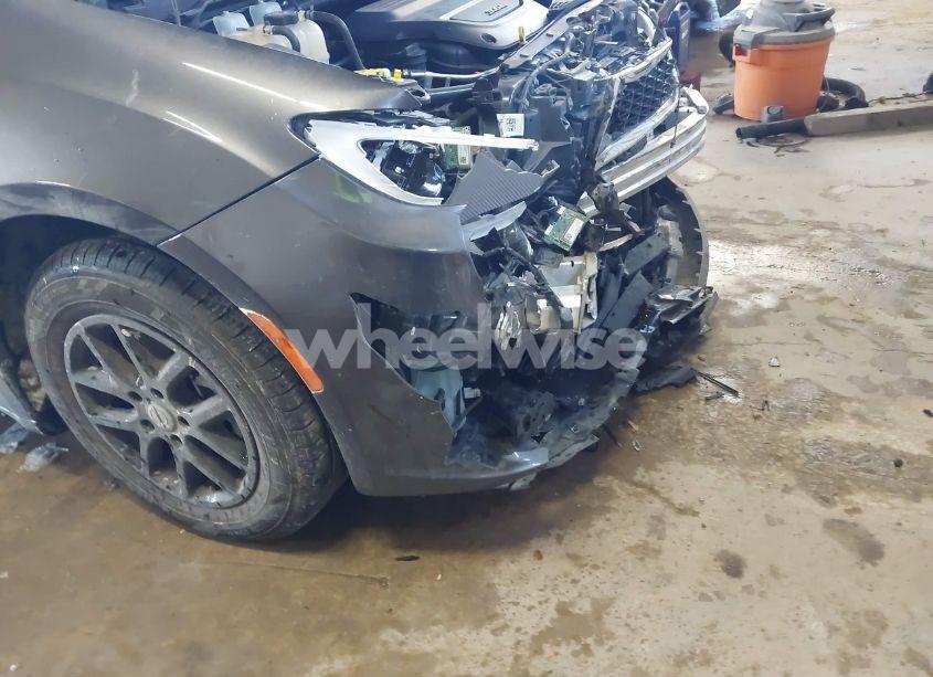 Photo 6 of 2022 Chrysler Pacifica TOURING L (VIN 2C4RC1BG8NR122309)