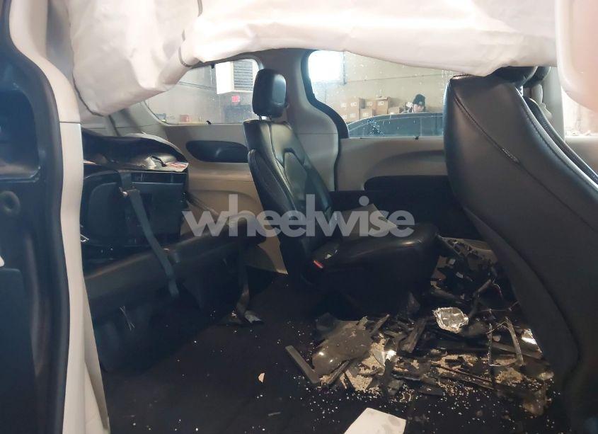 Photo 8 of 2022 Chrysler Pacifica TOURING L (VIN 2C4RC1BG8NR122309)