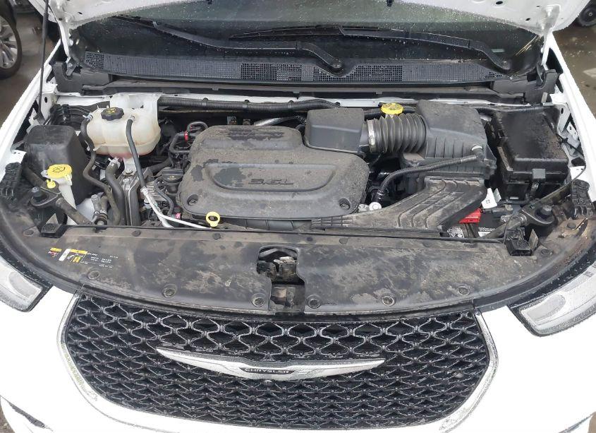 Photo 10 of 2022 Chrysler Pacifica TOURING L (VIN 2C4RC1BG8NR125615)