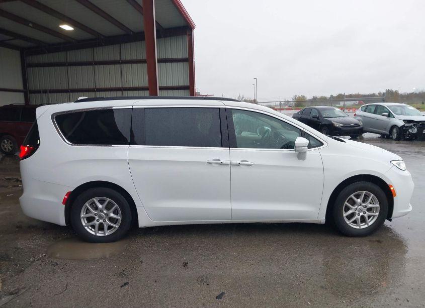Photo 13 of 2022 Chrysler Pacifica TOURING L (VIN 2C4RC1BG8NR125615)