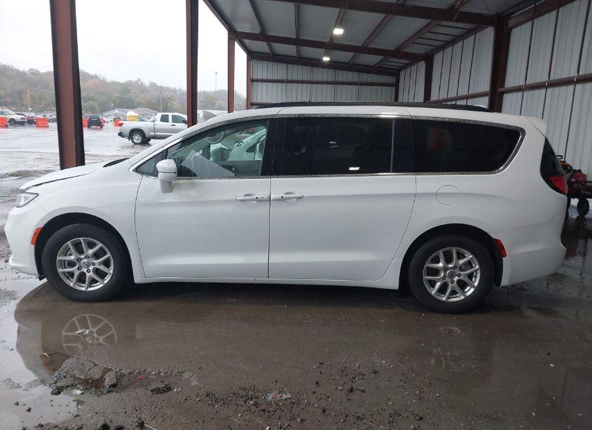 Photo 14 of 2022 Chrysler Pacifica TOURING L (VIN 2C4RC1BG8NR125615)