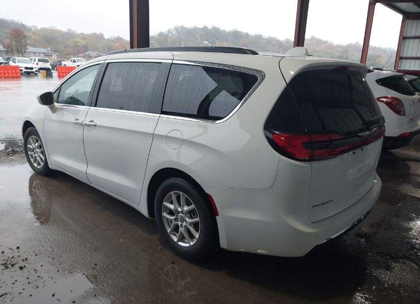 Photo 3 of 2022 Chrysler Pacifica TOURING L (VIN 2C4RC1BG8NR125615)