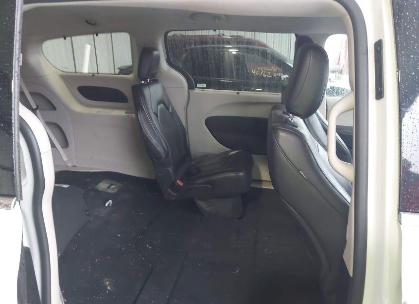 Photo 8 of 2022 Chrysler Pacifica TOURING L (VIN 2C4RC1BG8NR125615)