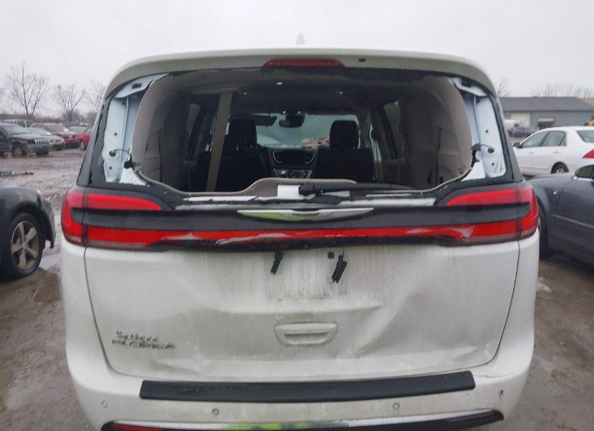 Photo 16 of 2022 Chrysler Pacifica TOURING L (VIN 2C4RC1BG8NR142835)