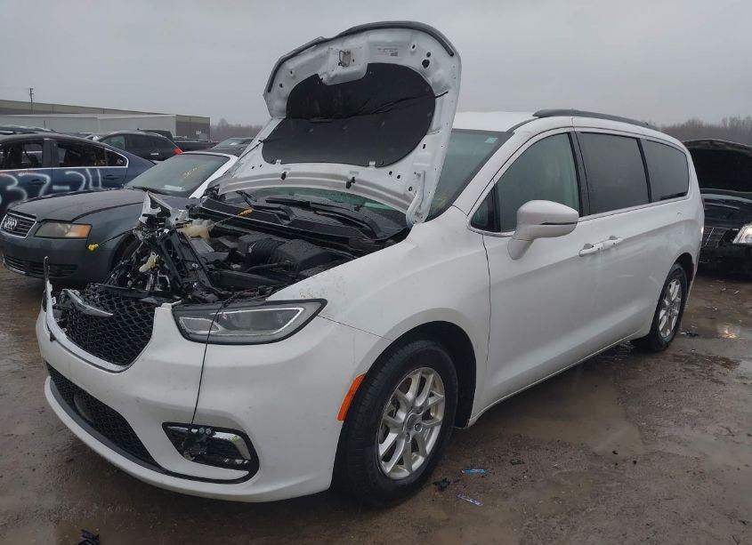 Photo 2 of 2022 Chrysler Pacifica TOURING L (VIN 2C4RC1BG8NR142835)
