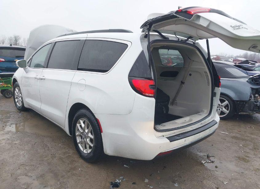 Photo 3 of 2022 Chrysler Pacifica TOURING L (VIN 2C4RC1BG8NR142835)