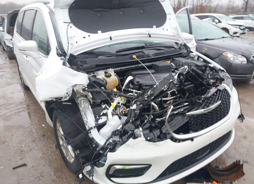 Photo 6 of 2022 Chrysler Pacifica TOURING L (VIN 2C4RC1BG8NR142835)