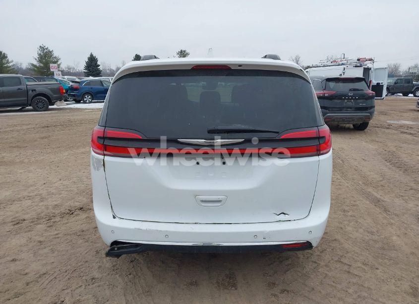 Photo 16 of 2022 Chrysler Pacifica TOURING L (VIN 2C4RC1BG8NR151793)