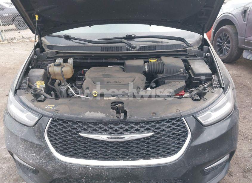 Photo 10 of 2022 Chrysler Pacifica TOURING L (VIN 2C4RC1BG8NR155908)