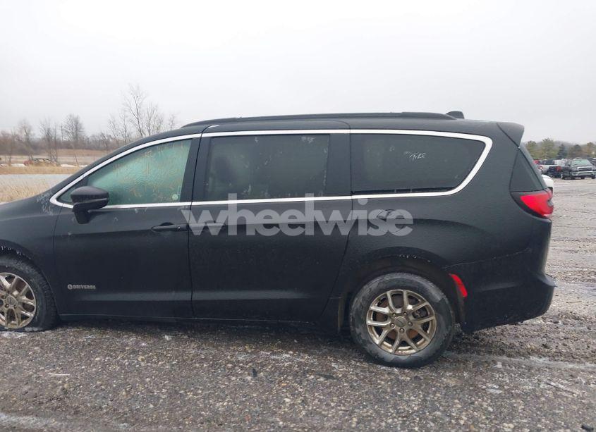 Photo 13 of 2022 Chrysler Pacifica TOURING L (VIN 2C4RC1BG8NR155908)