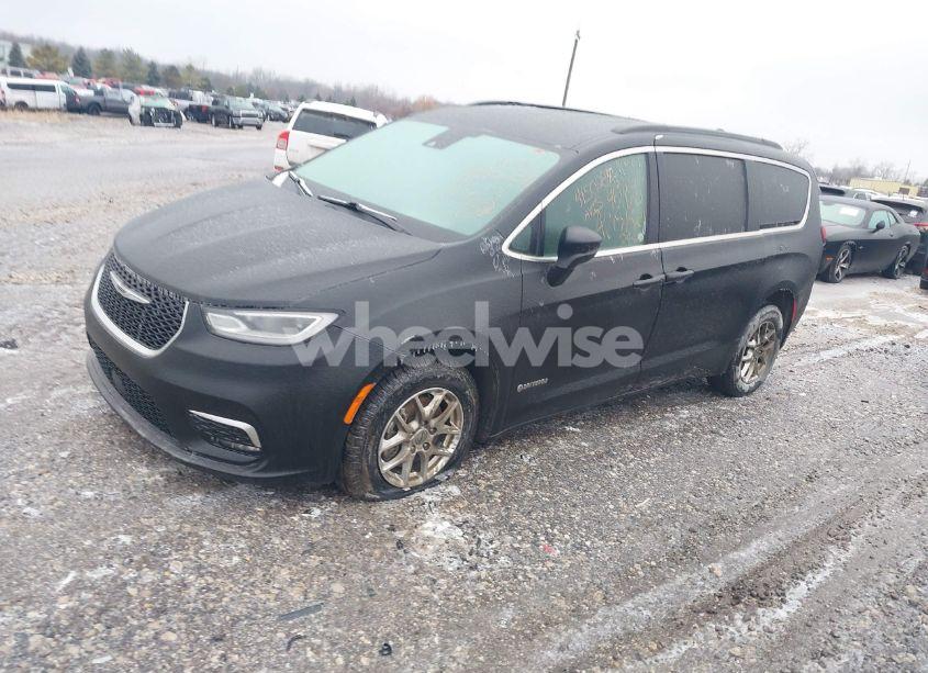 Photo 2 of 2022 Chrysler Pacifica TOURING L (VIN 2C4RC1BG8NR155908)