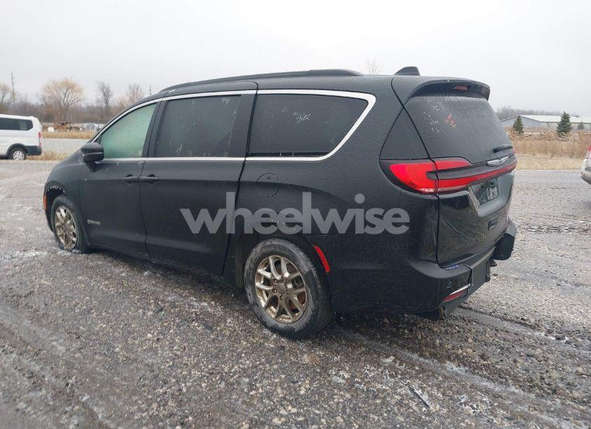 Photo 3 of 2022 Chrysler Pacifica TOURING L (VIN 2C4RC1BG8NR155908)