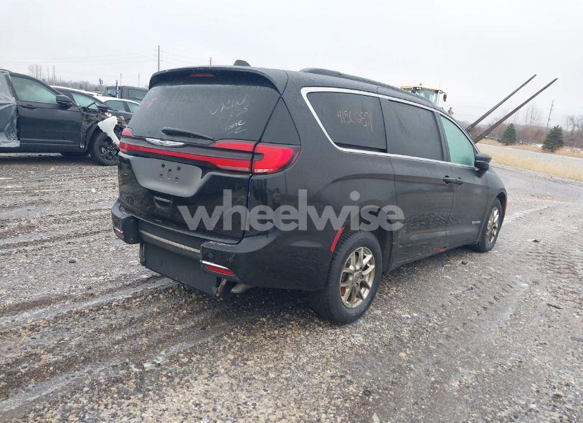 Photo 4 of 2022 Chrysler Pacifica TOURING L (VIN 2C4RC1BG8NR155908)