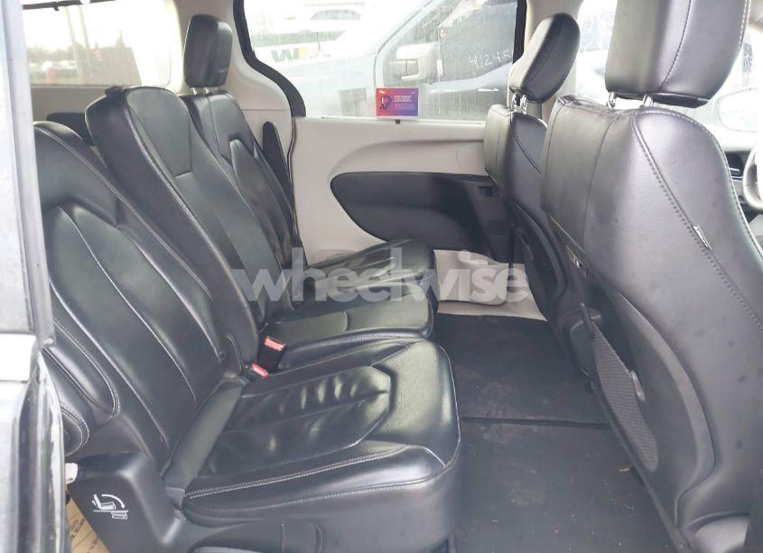 Photo 8 of 2022 Chrysler Pacifica TOURING L (VIN 2C4RC1BG8NR155908)