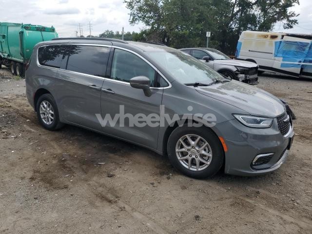 Photo 2 of 2022 CHRYSLER PACIFICA TOURING L (VIN 2C4RC1BG8NR179285)