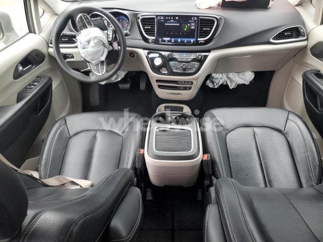 Photo 5 of 2022 CHRYSLER PACIFICA TOURING L (VIN 2C4RC1BG8NR179285)