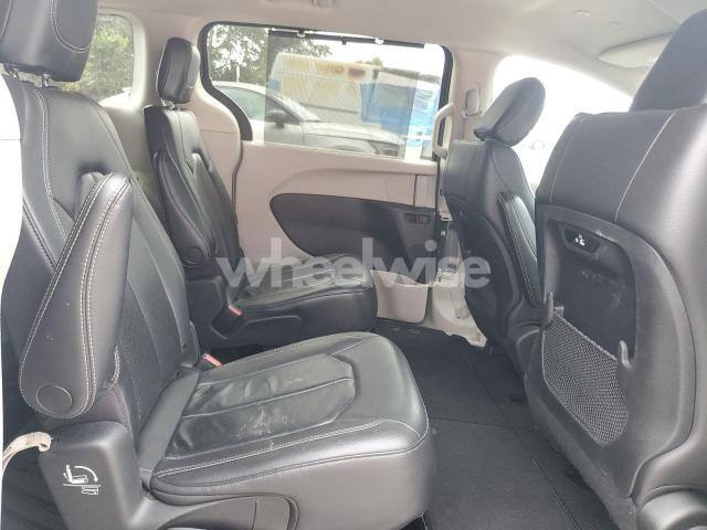 Photo 7 of 2022 CHRYSLER PACIFICA TOURING L (VIN 2C4RC1BG8NR179285)