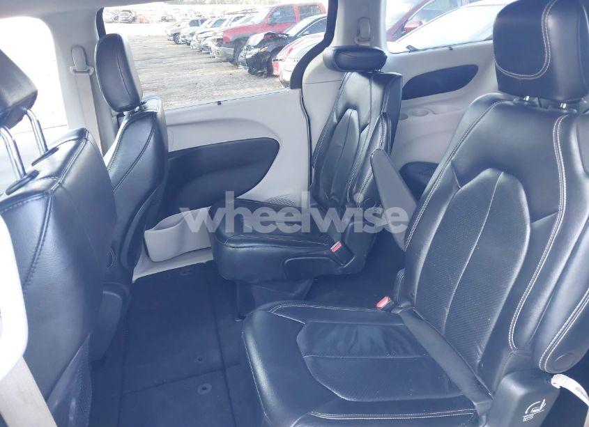 Photo 18 of 2022 Chrysler Pacifica TOURING L (VIN 2C4RC1BG8NR186480)