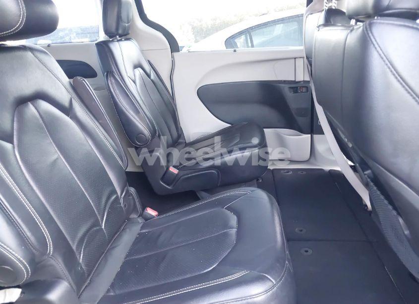 Photo 8 of 2022 Chrysler Pacifica TOURING L (VIN 2C4RC1BG8NR186480)