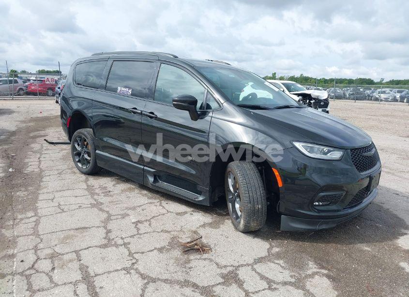 2022 Chrysler Pacifica TOURING L (VIN 2C4RC1BG8NR195566) main photo