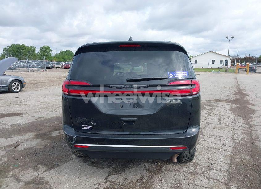 Photo 17 of 2022 Chrysler Pacifica TOURING L (VIN 2C4RC1BG8NR195566)