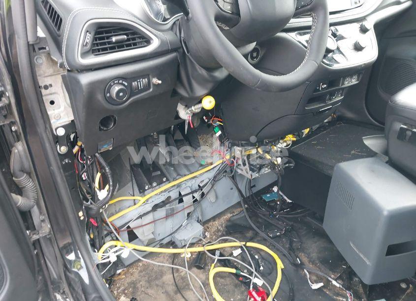 Photo 19 of 2022 Chrysler Pacifica TOURING L (VIN 2C4RC1BG8NR195566)