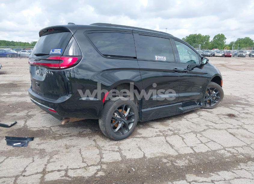 Photo 4 of 2022 Chrysler Pacifica TOURING L (VIN 2C4RC1BG8NR195566)