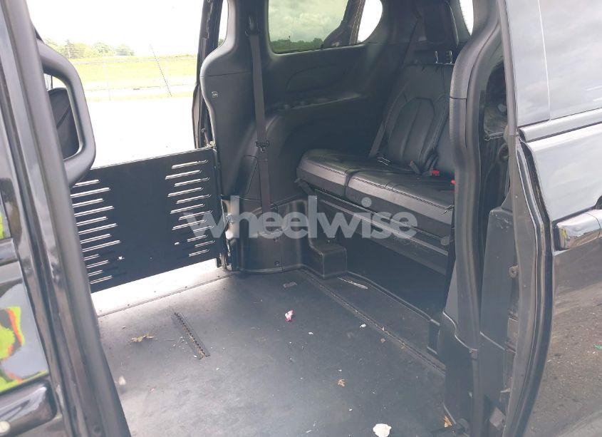 Photo 8 of 2022 Chrysler Pacifica TOURING L (VIN 2C4RC1BG8NR195566)