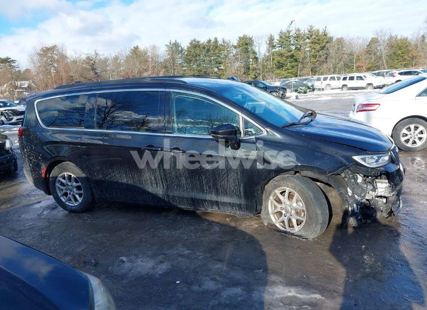 Photo 13 of 2022 Chrysler Pacifica TOURING L (VIN 2C4RC1BG8NR211295)