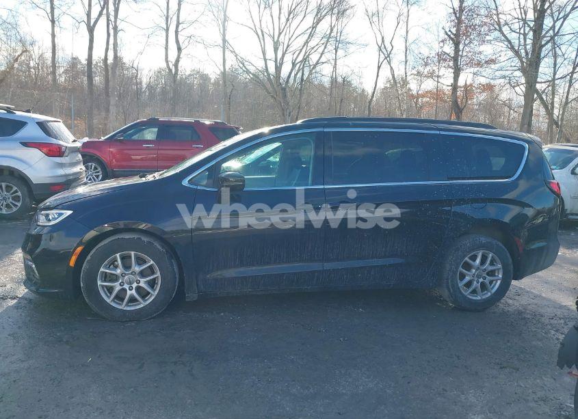 Photo 14 of 2022 Chrysler Pacifica TOURING L (VIN 2C4RC1BG8NR211295)