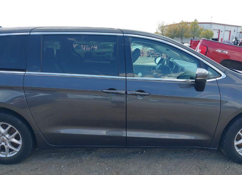 Photo 13 of 2023 Chrysler Pacifica TOURING L (VIN 2C4RC1BG8PR514614)