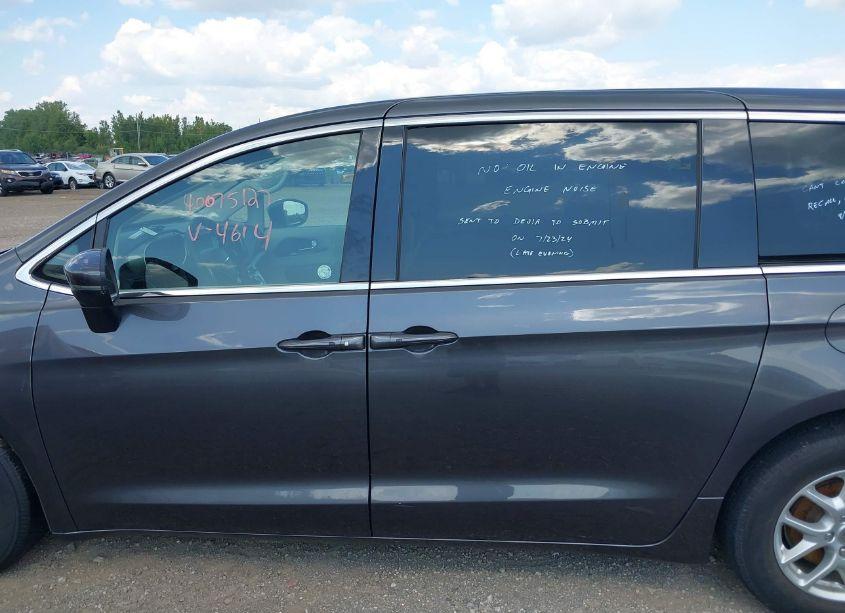 Photo 14 of 2023 Chrysler Pacifica TOURING L (VIN 2C4RC1BG8PR514614)