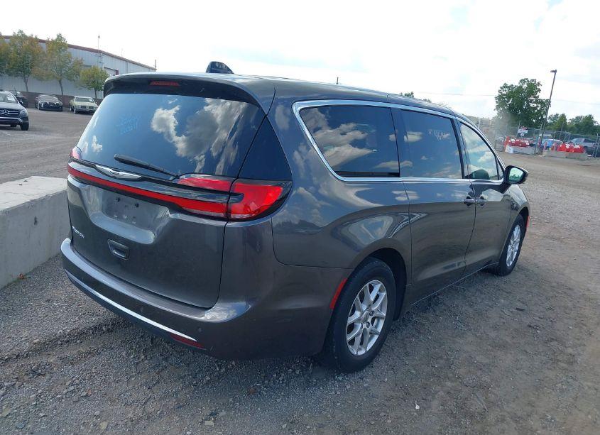 Photo 4 of 2023 Chrysler Pacifica TOURING L (VIN 2C4RC1BG8PR514614)