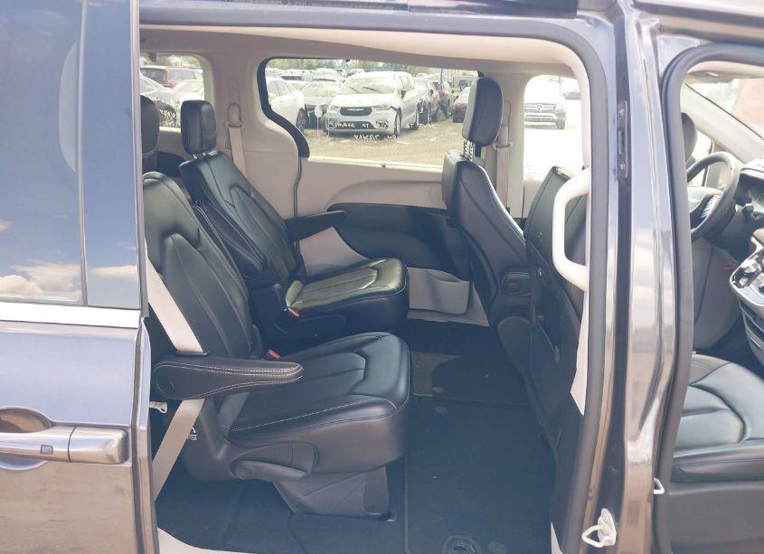 Photo 8 of 2023 Chrysler Pacifica TOURING L (VIN 2C4RC1BG8PR514614)