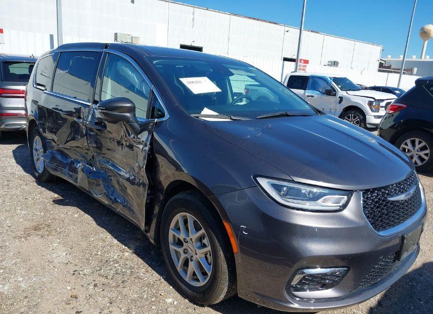 Photo 13 of 2023 Chrysler Pacifica TOURING L (VIN 2C4RC1BG8PR529369)