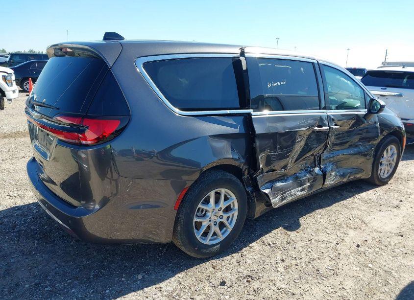Photo 4 of 2023 Chrysler Pacifica TOURING L (VIN 2C4RC1BG8PR529369)
