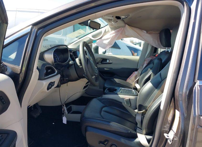 Photo 5 of 2023 Chrysler Pacifica TOURING L (VIN 2C4RC1BG8PR529369)