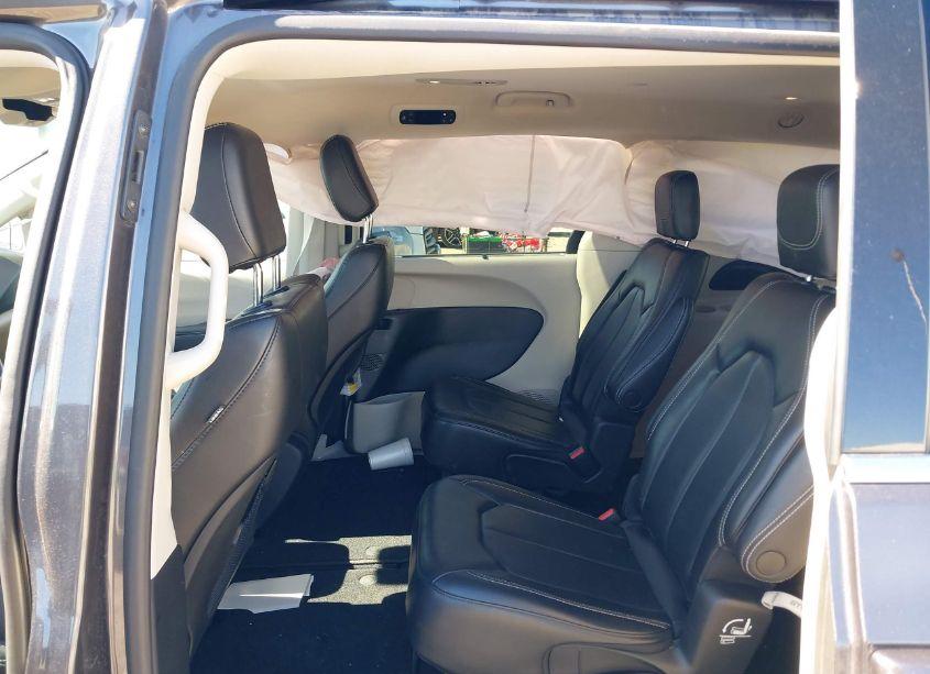 Photo 8 of 2023 Chrysler Pacifica TOURING L (VIN 2C4RC1BG8PR529369)