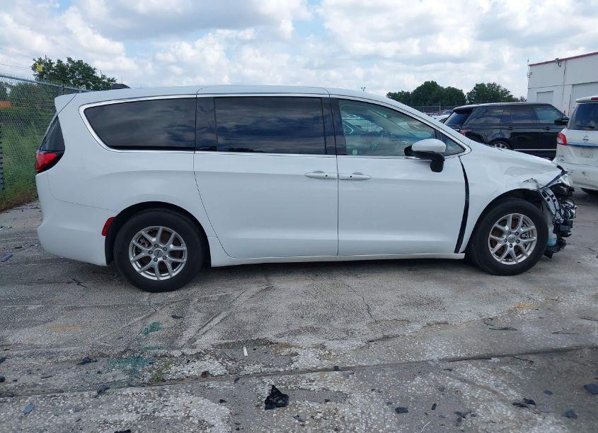 Photo 13 of 2023 Chrysler Pacifica TOURING L (VIN 2C4RC1BG8PR530439)