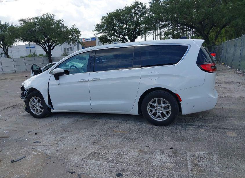 Photo 14 of 2023 Chrysler Pacifica TOURING L (VIN 2C4RC1BG8PR530439)